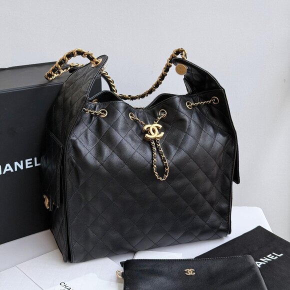 Classic CHANEL Bag: A Stylish and Versatile Choice for Elegance - Picture 1 of 7